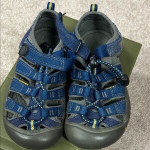 Keen Kids Navy Blue and Gray Closed-Toe Sandals